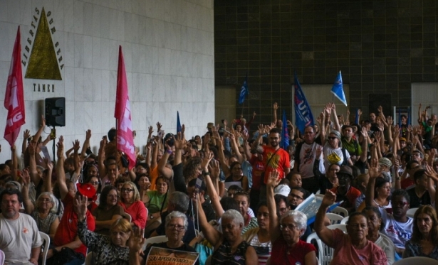 Educação: Professores da rede estadual de Minas Gerais iniciam greve por reajuste salarial