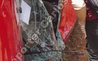 Veículo capota na rodovia de acesso a Bonito de Minas após pneu estourar