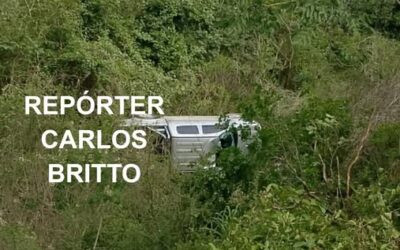 Grave acidente na MGC-135: Hilux cai em ribanceira de 17 metros entre Januária e Pedras de Maria da Cruz