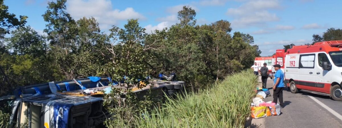 TRAGÉDIA NA BR-251: Tombamento de ônibus deixa dois mortos e 11 feridos em Grão Mogol