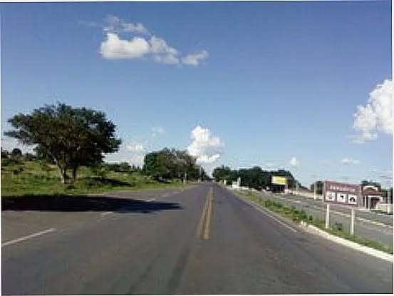 Perigo na Pista: Motociclista fica em estado grave após colidir com cavalo na entrada de Januária