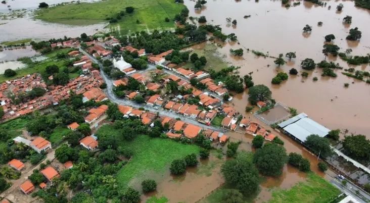 Crise em MG: Diretora da Codevasf viaja para Nova Iorque com Janja enquanto barragem ameaça romper