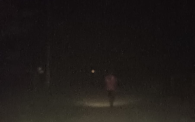 Moradores de Panelinha 2 ficam no escuro enquanto Prefeitura e Cemig divergem sobre responsabilidade