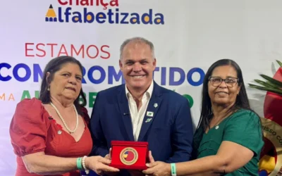 Educação Histórica: Montalvânia recebe Medalha de Ouro no Selo Nacional Criança Alfabetizada em Brasília