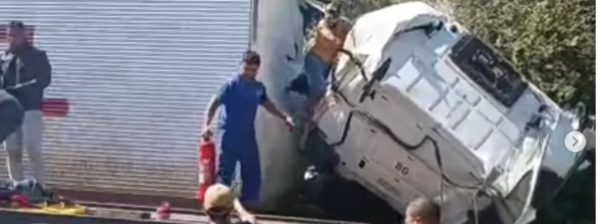 TRAGÉDIA NA SERRA: Colisão múltipla envolvendo 5 veículos pesados mobiliza equipes de resgate em Francisco Sá