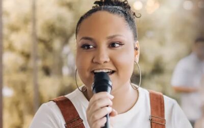 Morte de cantora gospel Carolina Beatriz em brinquedo de parque gera comoção e prisões em Minas Gerais