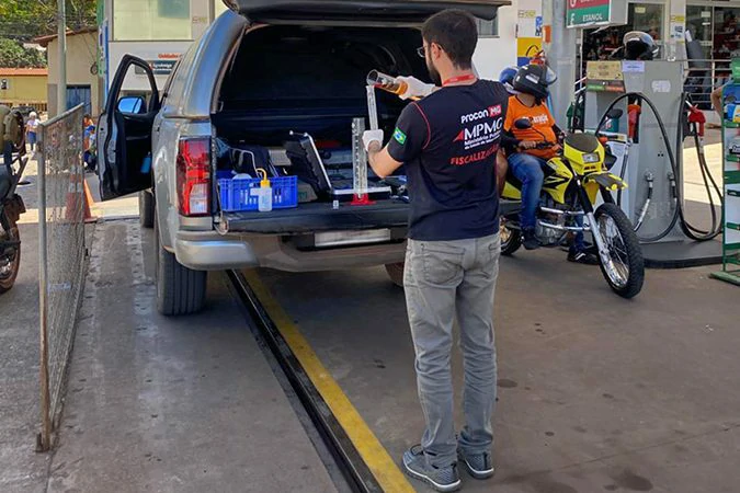 Fiscalização fecha o cerco contra irregularidades em postos de combustíveis no Norte de Minas; 10 já foram autuados
