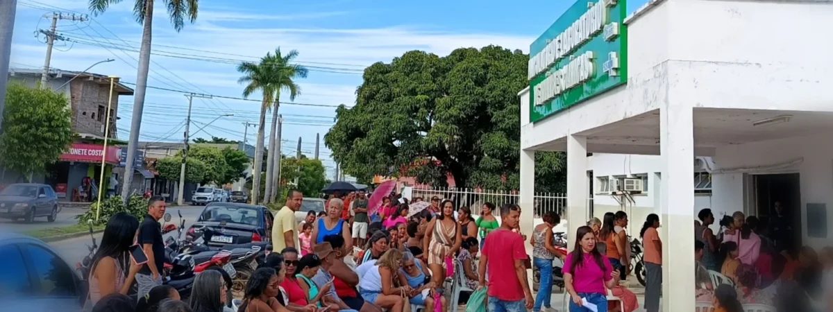 CAOS NA SAÚDE: Falta de organização e sol escaldante castigam pacientes em São Francisco