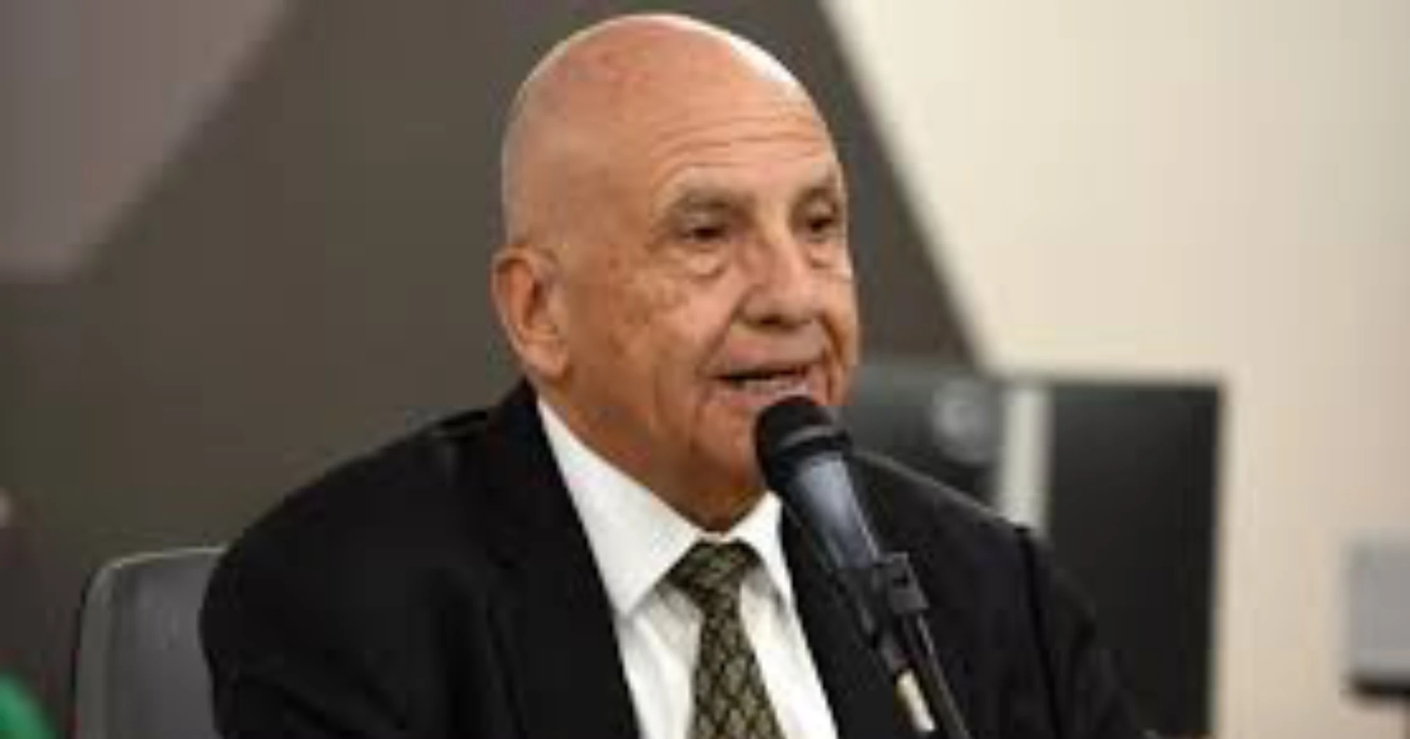 “Trecho faz muita falta”, diz Arlen Santiago ao anunciar avanço na pavimentação entre Miravânia e Januária