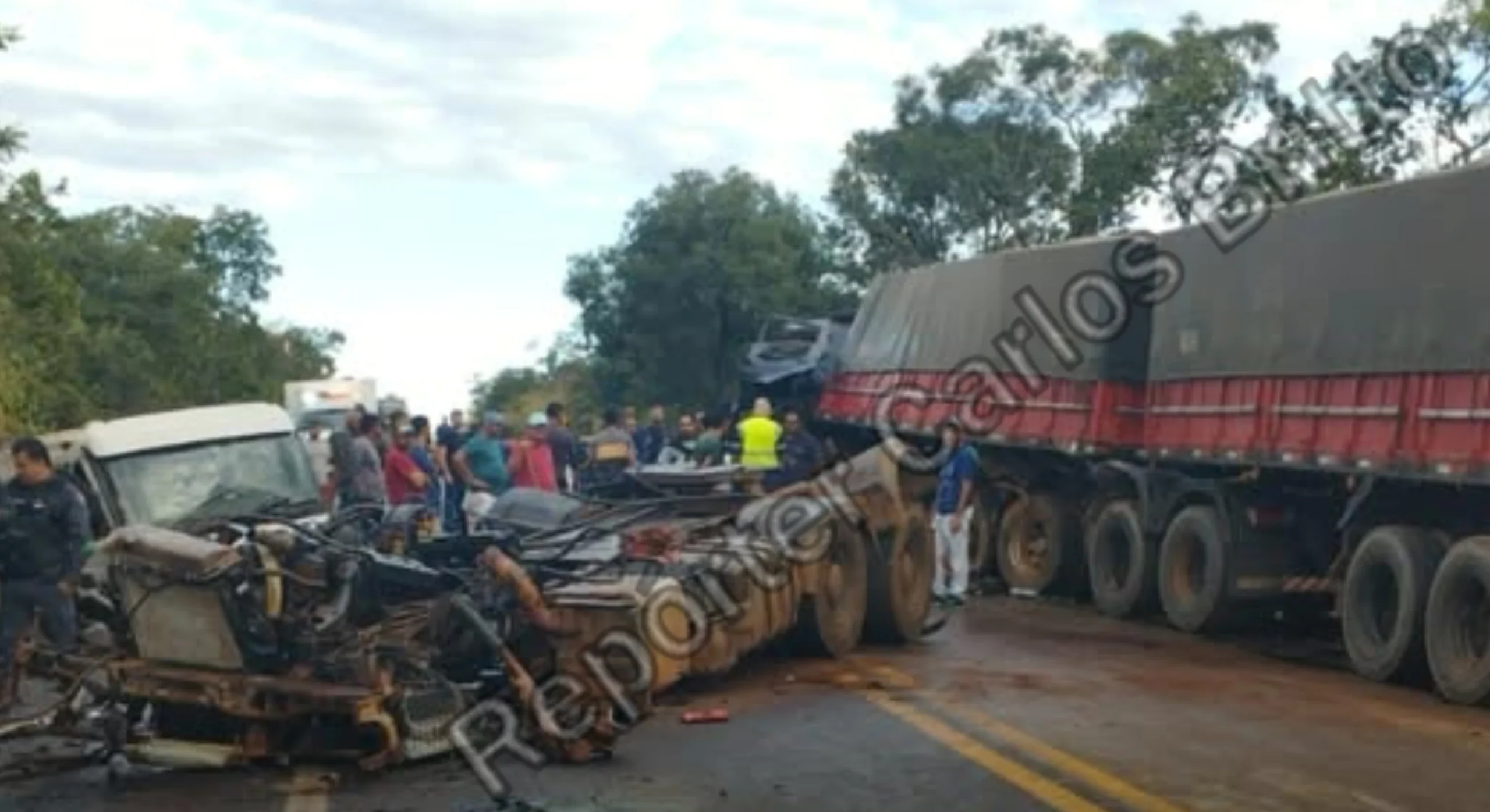 Grave Acidente Envolvendo Três Veículos Mobiliza Equipes de Resgate na BR-040, em Três Marias