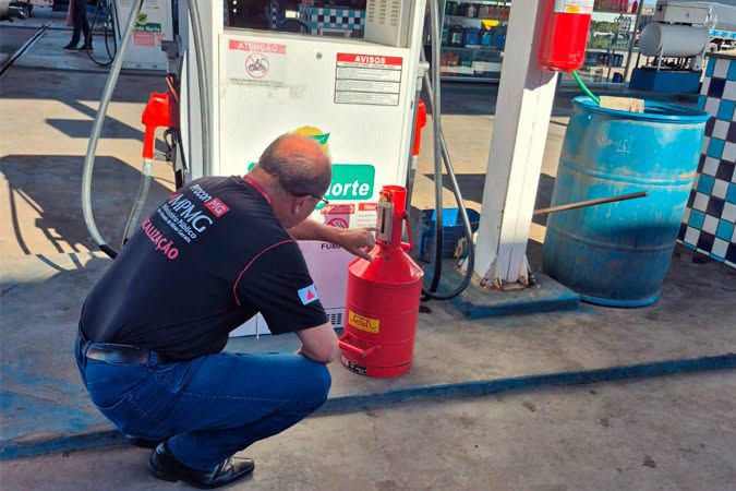 Procon do MPMG autua mais oito postos de combustíveis e interdita bomba no Norte de Minas