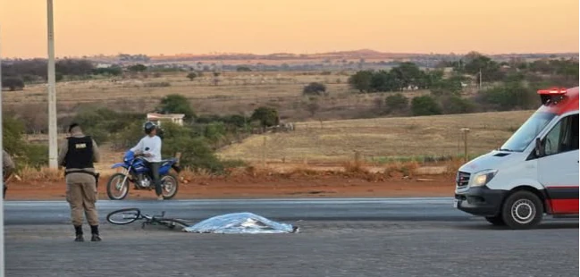TRAGÉDIA NA MGC-122: Ciclista morre após ser atropelado por ônibus em Mato Verde