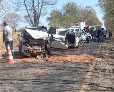TRAGÉDIA NA MG-401: Colisão entre dois carros deixa um morto e três feridos na região de Jaíba