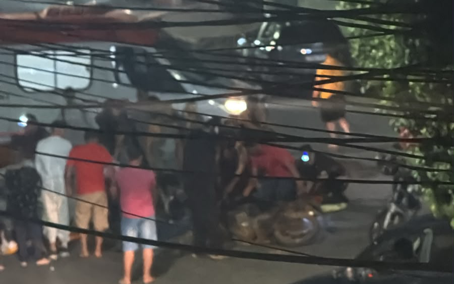 BRASÍLIA DE MINAS: Menores em bicicleta motorizada ficam feridos após colisão com moto na Avenida Bias Fortes