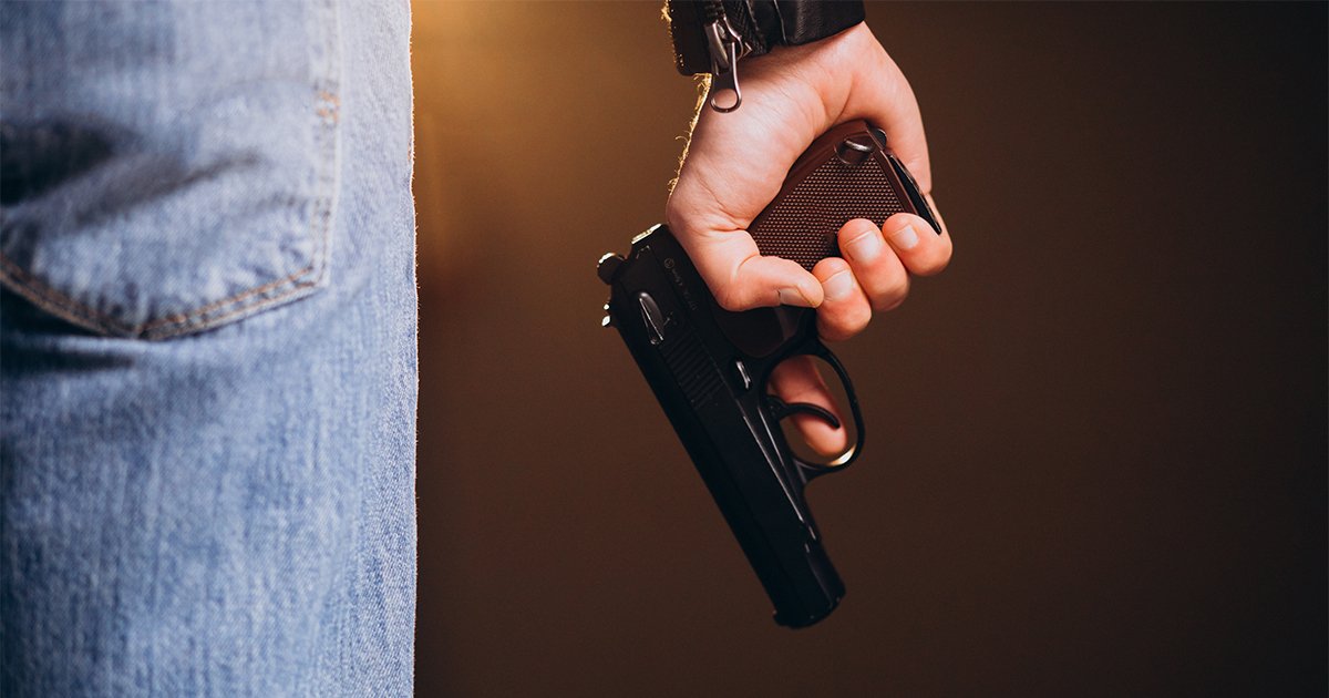 Duplo homicídio em Itacarambi: Adolescente e homem são mortos a tiros dentro de bar; PM busca suspeito