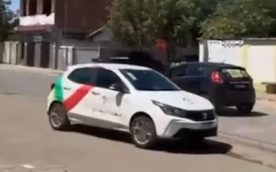 FUGA DE CARRO OFICIAL: Prefeito de São Romão arranca em alta velocidade para fugir de notificação de cassação