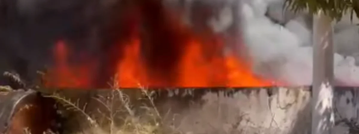 Incêndio de grandes proporções atinge galpão e vegetação no Chácara das Paineiras e ameaça subestação da Cemig em Montes Claros