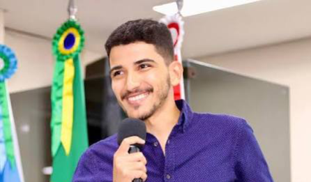 Jovem e técnico: Gestão de Kenedy Wállafy em Pompéu imprime novo ritmo administrativo e modernização no município