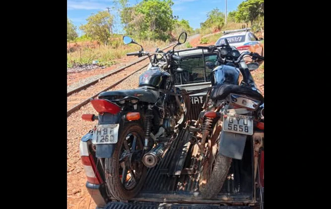 CERCO EM BOCAIÚVA: Câmeras do 'Olho Vivo' Flagram Fuga e PM Apreende Adolescentes que Furtaram Motos para Esconder na Zona Rural