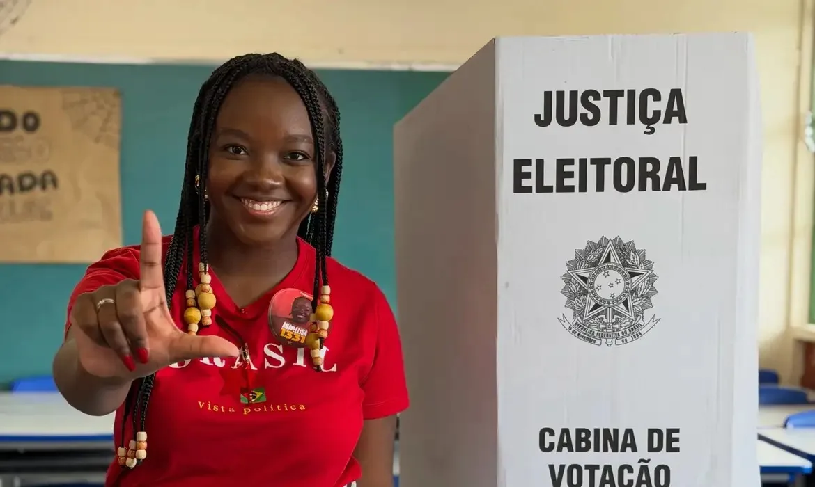 COM APENAS 22 ANOS: Conheça Ana Elisa, a Influenciadora Digital Eleita a Deputada Estadual Mais Jovem de Minas Gerais